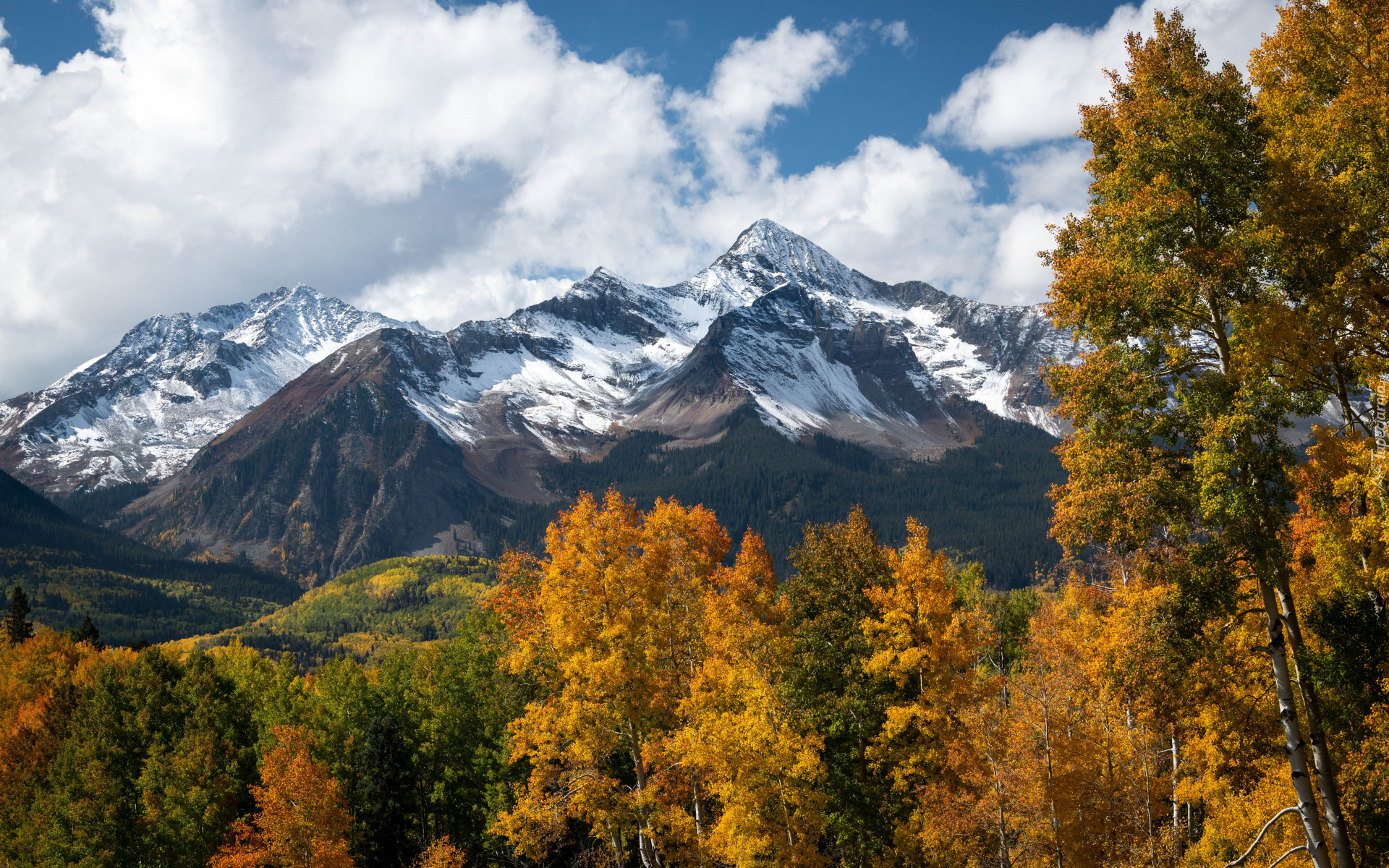 Stany Zjednoczone, Kolorado, Telluride, Jesień, Góry, San Juan Mountains, Las, Drzewa, Chmury