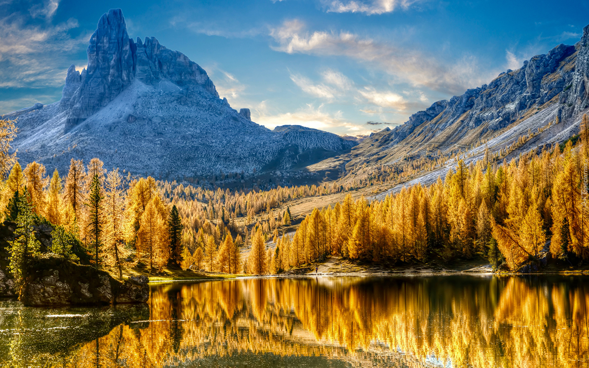 Jesień, Góry, Dolomity, Jezioro, Lago Federa, Pożółkłe, Drzewa, Cortina dAmpezzo, Włochy