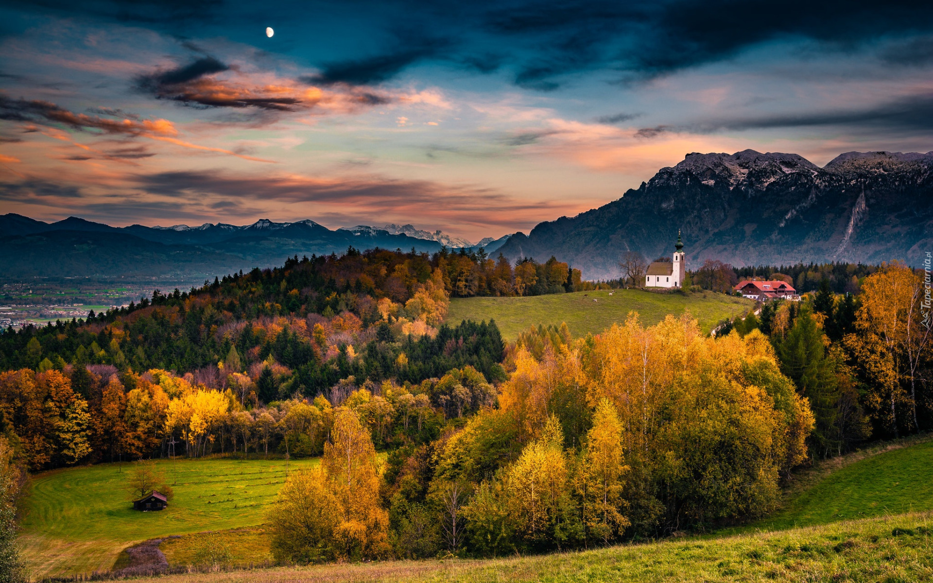 Niemcy, Bawaria, Alpy, Berchtesgaden, Jesień, Las, Góry, Drzewa, Polana, Dom, Wzgórze, Kościół, Niebo, Chmury, Księżyc, Wieczór