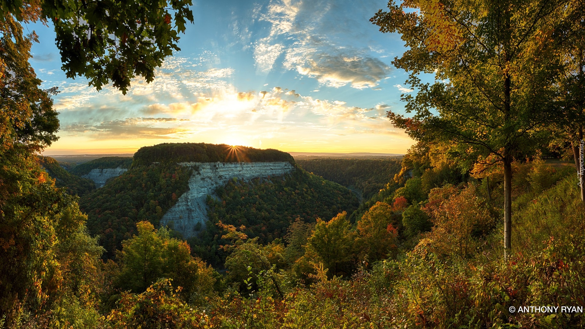 Góry, Drzewa, Promienie słońca, Letchworth State Park, Stan Nowy Jork, Stany Zjednoczone