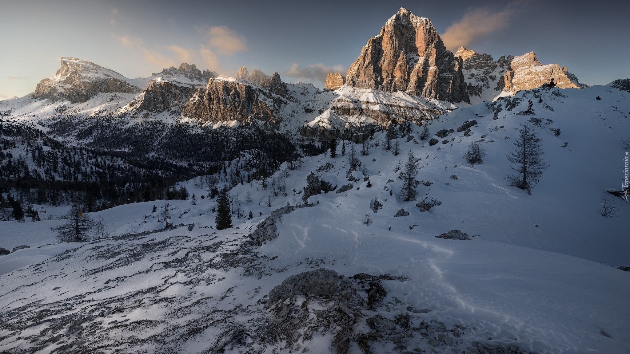Przełęcz Falzarego Pass, Gmina Cortina d’Ampezzo, Włochy, Góry Dolomity, Zima, Góry, Drzewa