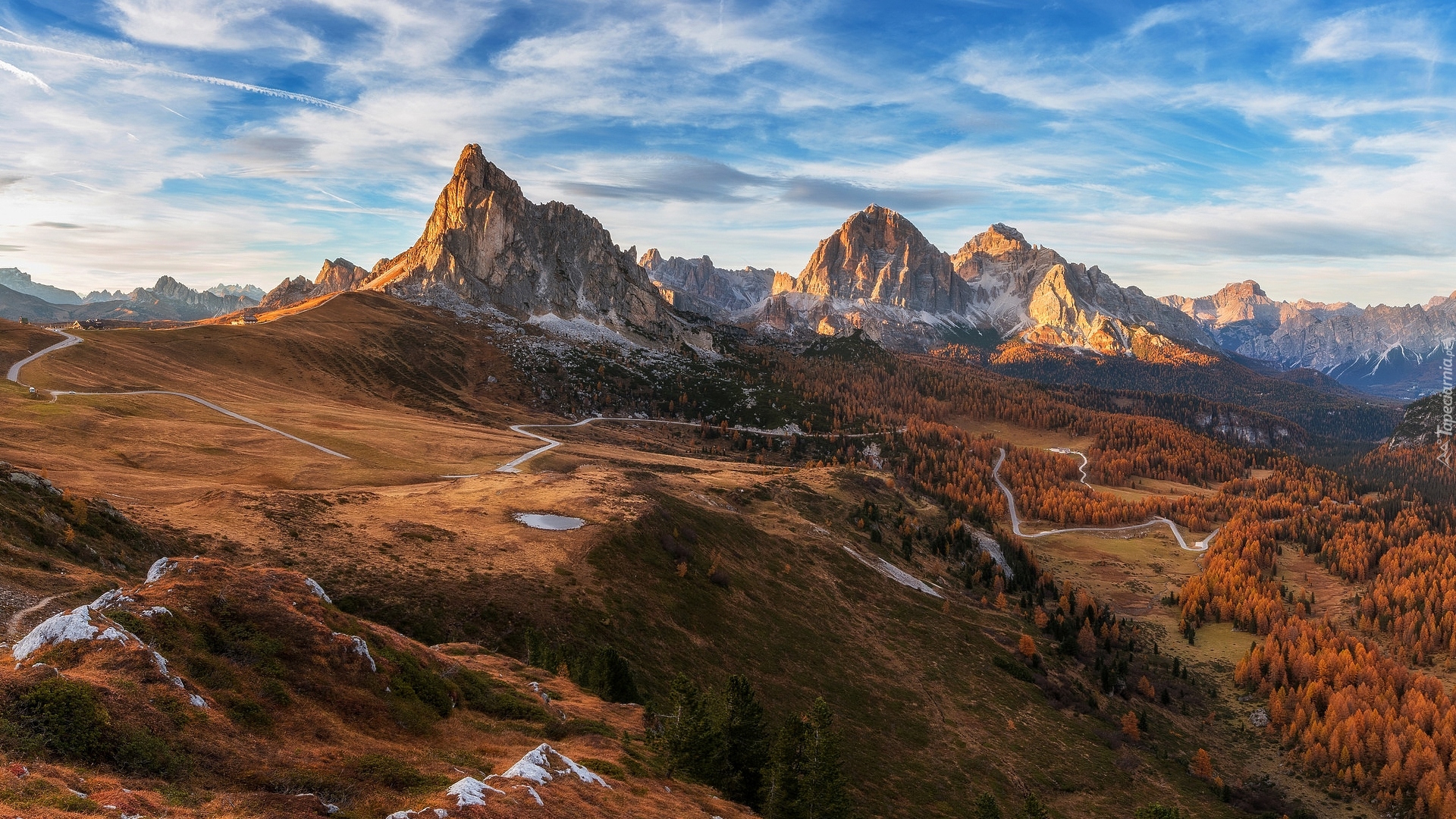 Włochy, Góry, Dolomity, Prowincja Belluno, Góry, Przełęcz, Passo di Giau, Droga, Drzewa, Jesień