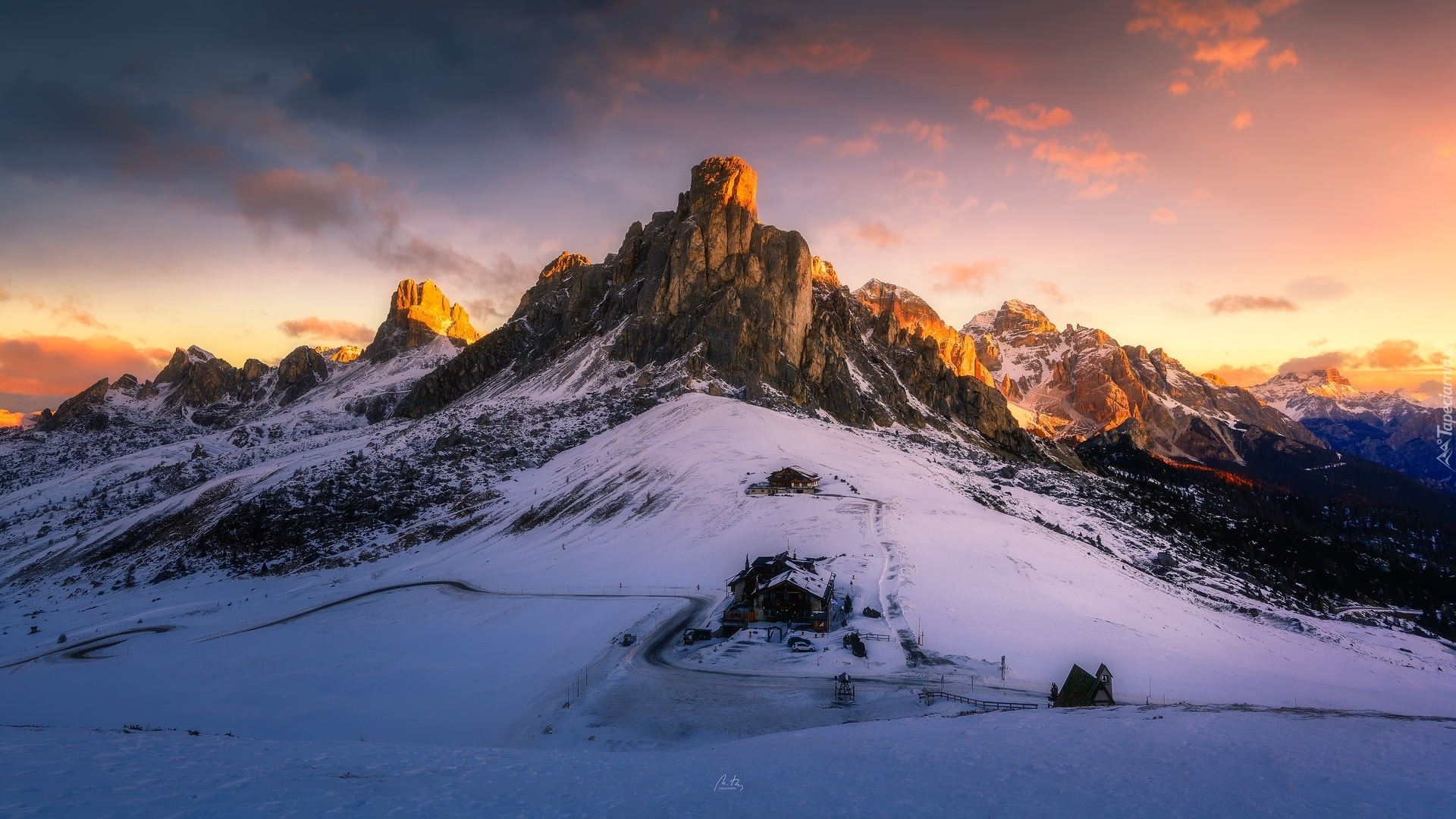 Przełęcz Giau Pass, Zima, Góry, Góra Ra Gusela, Dolomity, Droga, Chmury, Belluno, Włochy