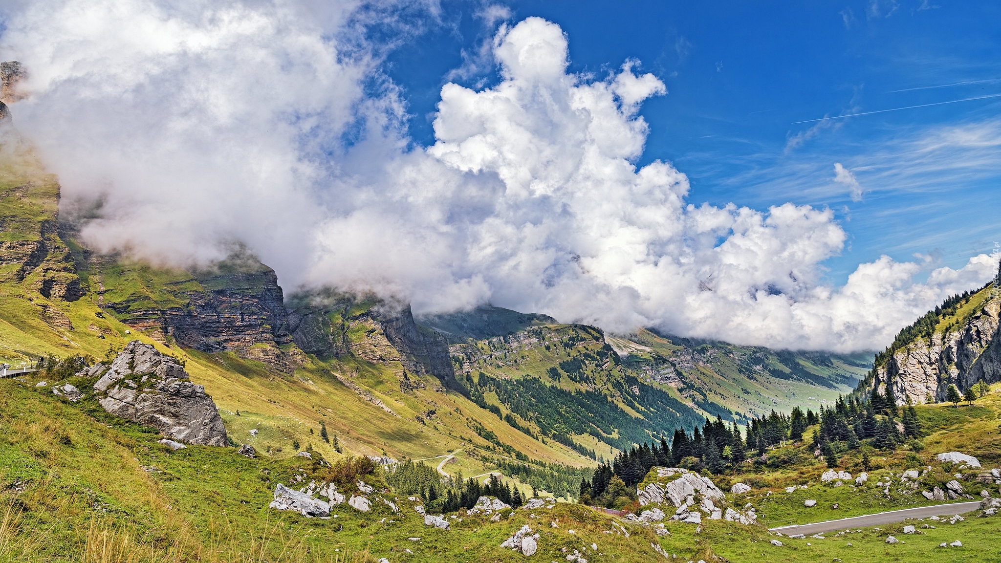 Skały, Drzewa, Chmury, Przełęcz, Klausenpass, Góry, Alpy Glarneńskie, Szwajcaria