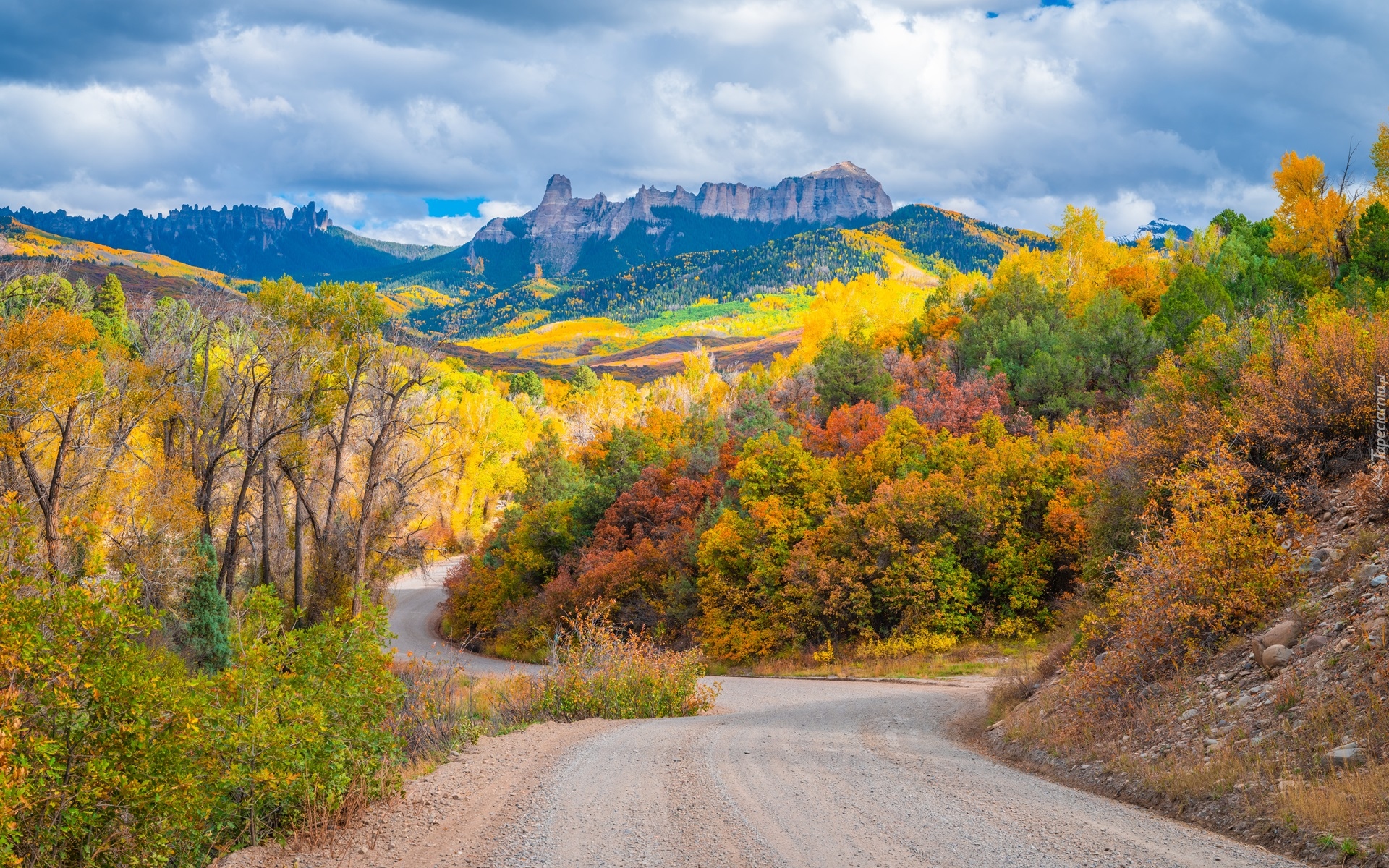 Jesień, Las, Drzewa, Góry, Droga, Chmury, Owl Creek Pass, Kolorado, Stany Zjednoczone