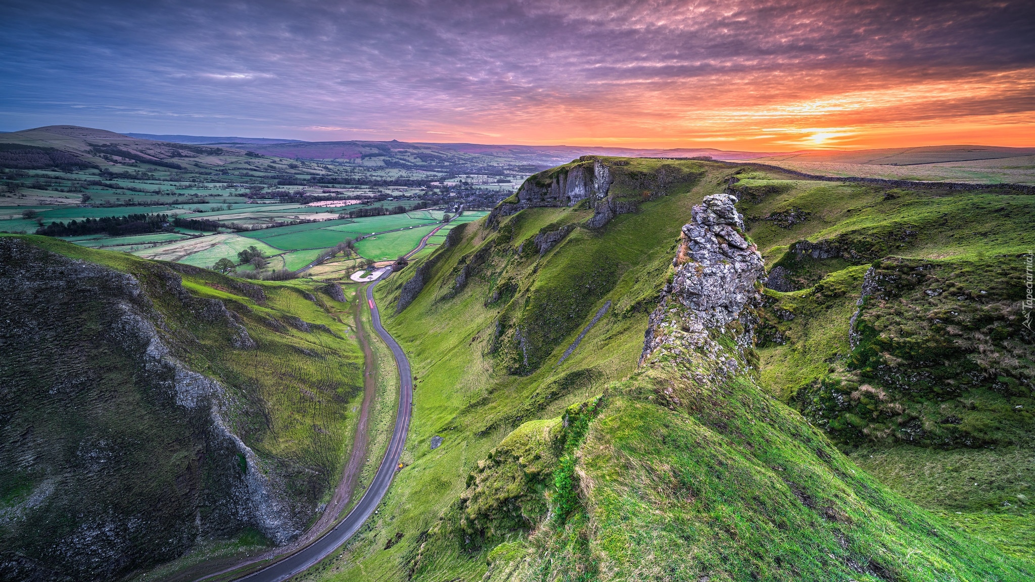 Anglia, Derbyshire, Park Narodowy Peak District, Góry, Przełęcz, Winnats Pass, Wschód słońca