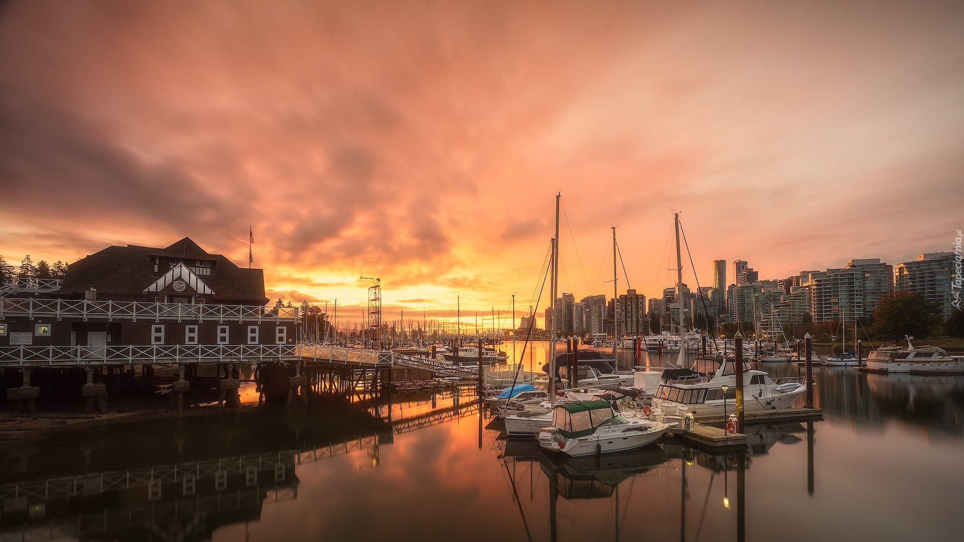 Przystań, Klub jachtowy Royal Vancouver, Zachód słońca, Wieżowce, Żaglówki, Kolumbia brytyjska, Kanada