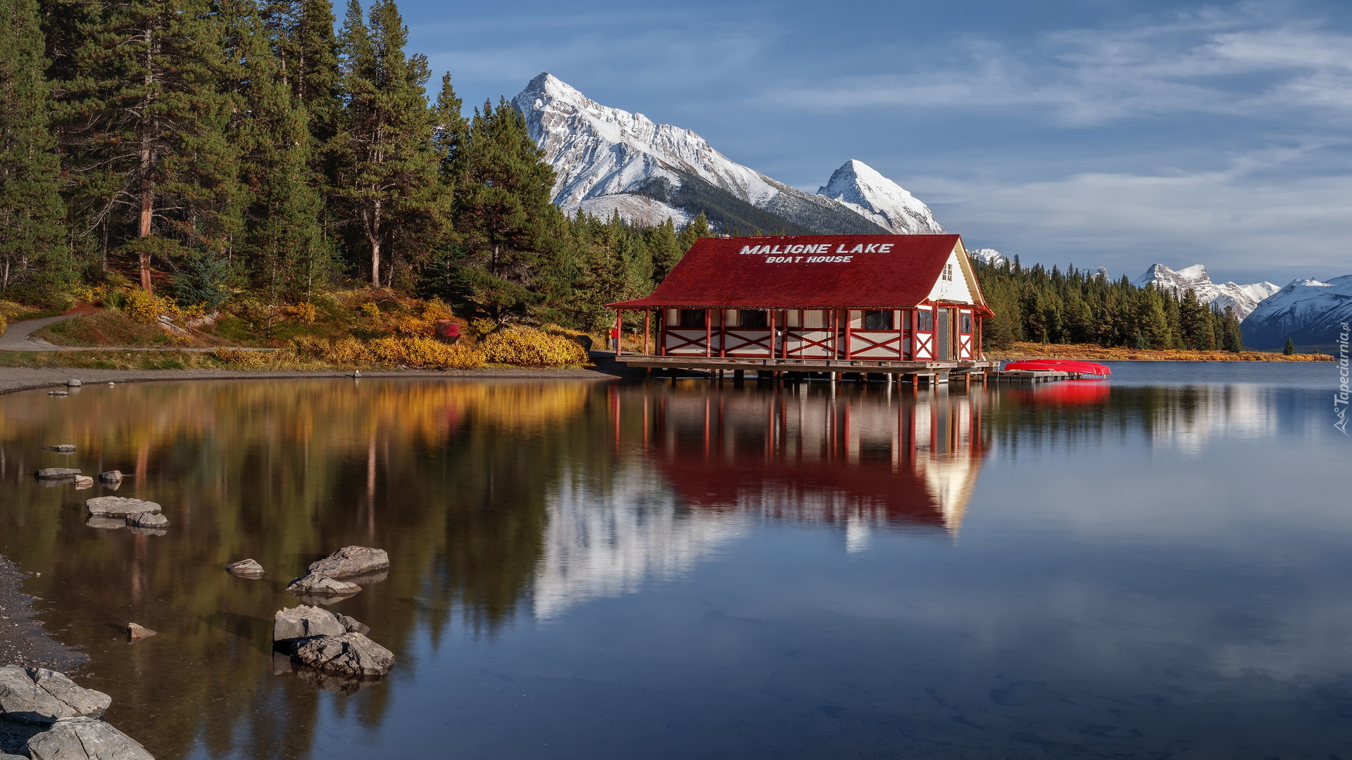 Kanada, Park Narodowy Jasper, Prowincja Alberta, Jezioro, Maligne Lake, Góry, Drzewa, Lasy, Przystań, Kajaki Budowla