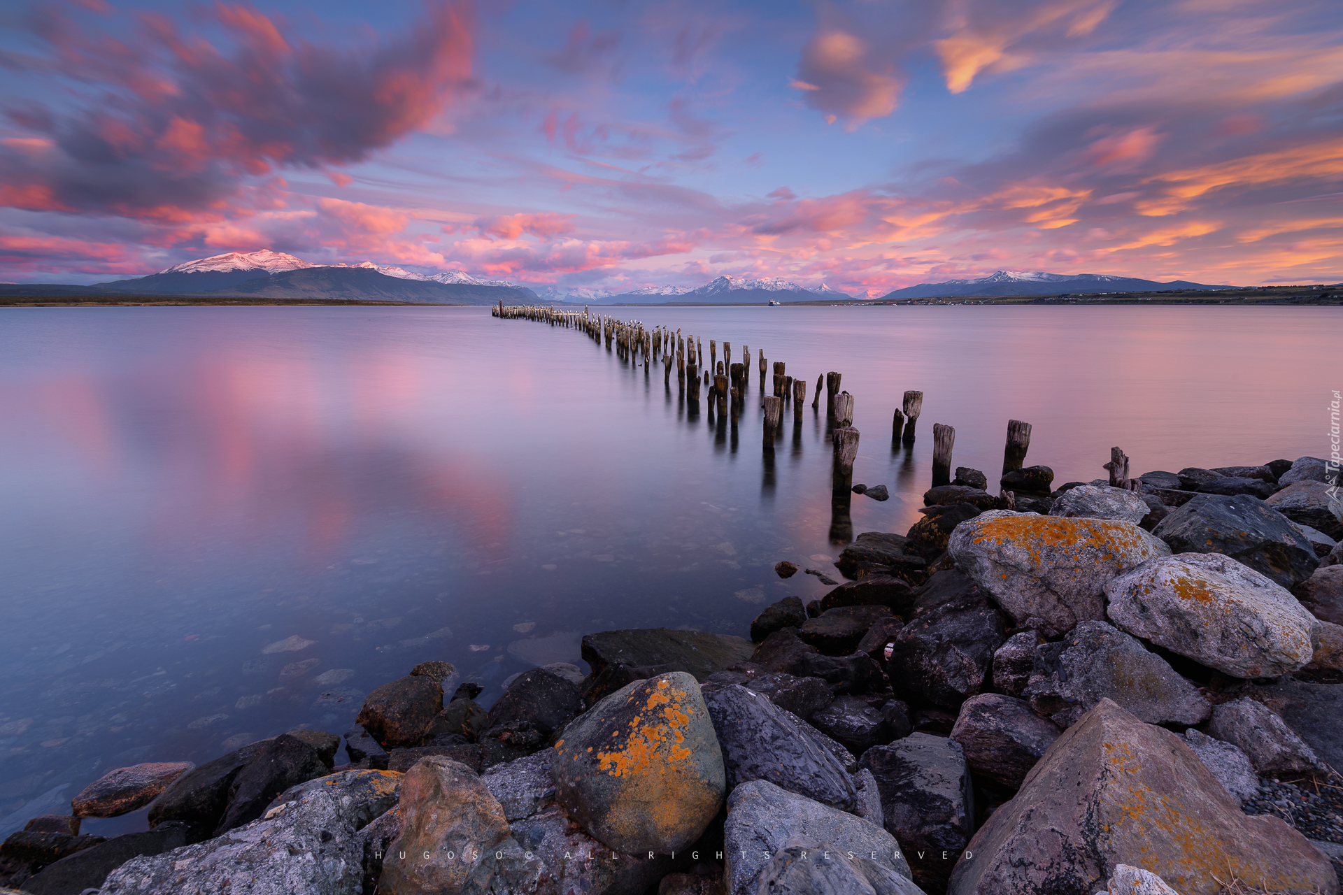 Rzeka, Niebo, Kamienie, Kołki, Zachód słońca, Puerto Natales, Patagonia, Chile