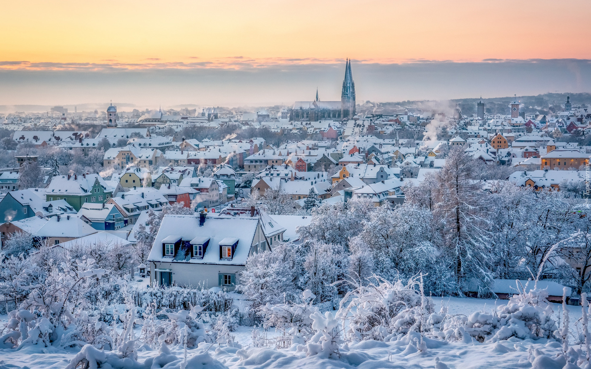 Zima, Śnieg, Domy, Kościół, Miasto, Ratyzbona, Regensburg, Bawaria, Niemcy, Zdjęcie miasta