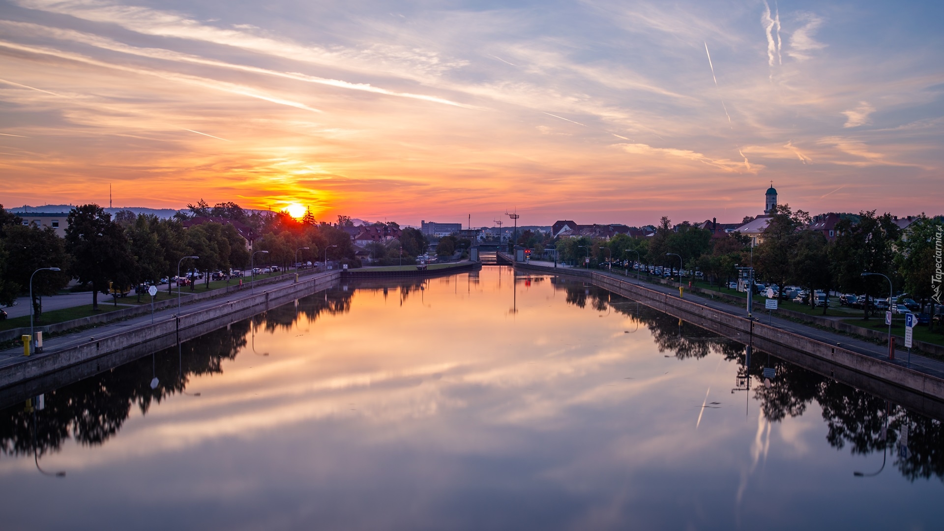 Niemcy, Regensburg, Miasto Ratyzbona, Rzeka Dunaj, Domy, Drzewa, Zachód słońca