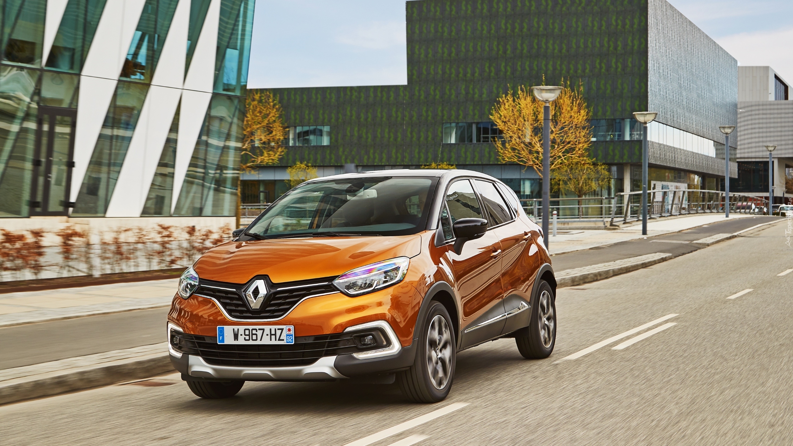 Renault Captur, Droga, Budynki