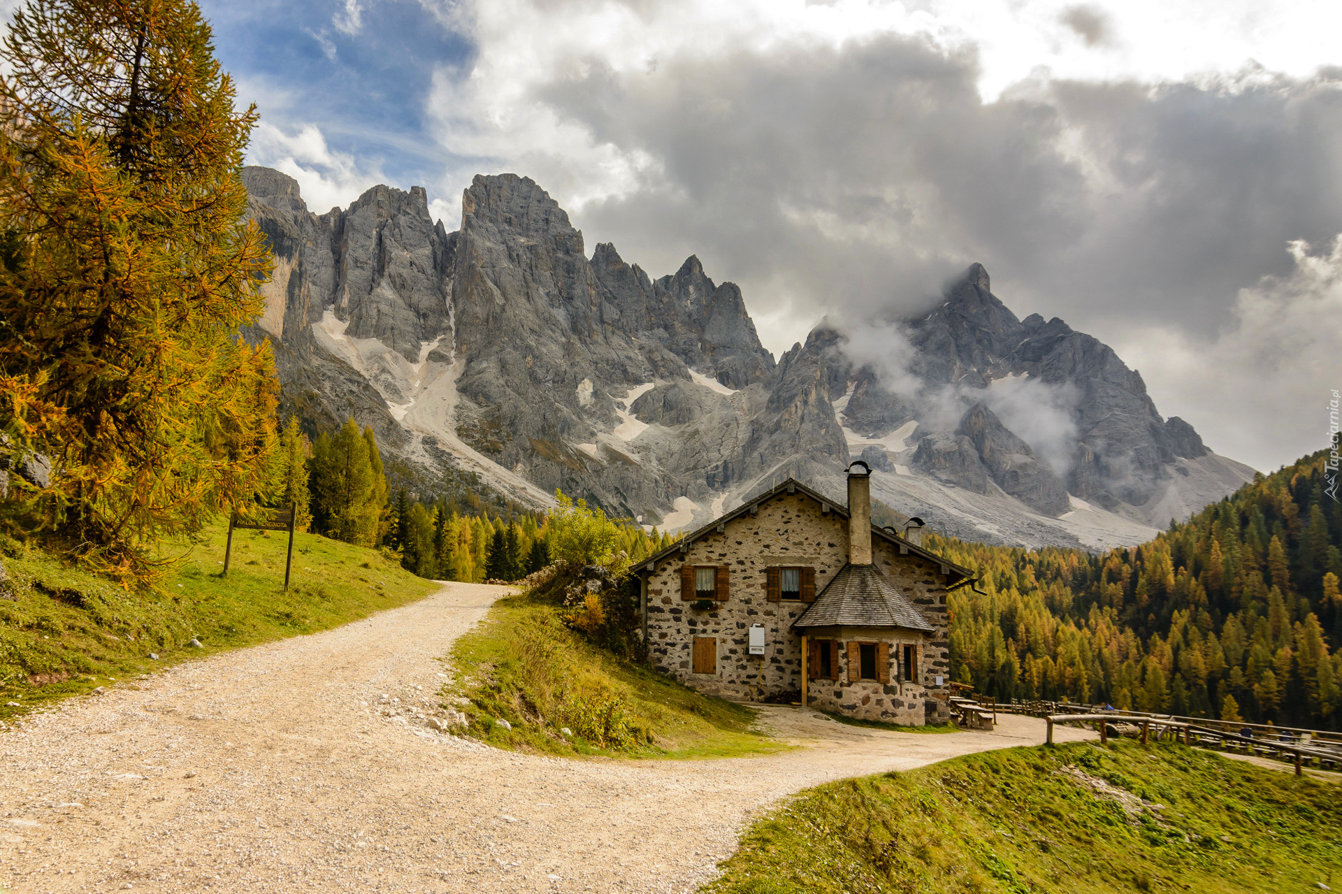 Włochy, Dolina Val Venegia, Dom, Restauracja Malga Venegiota di Tonadico, Góry Dolomity, Droga