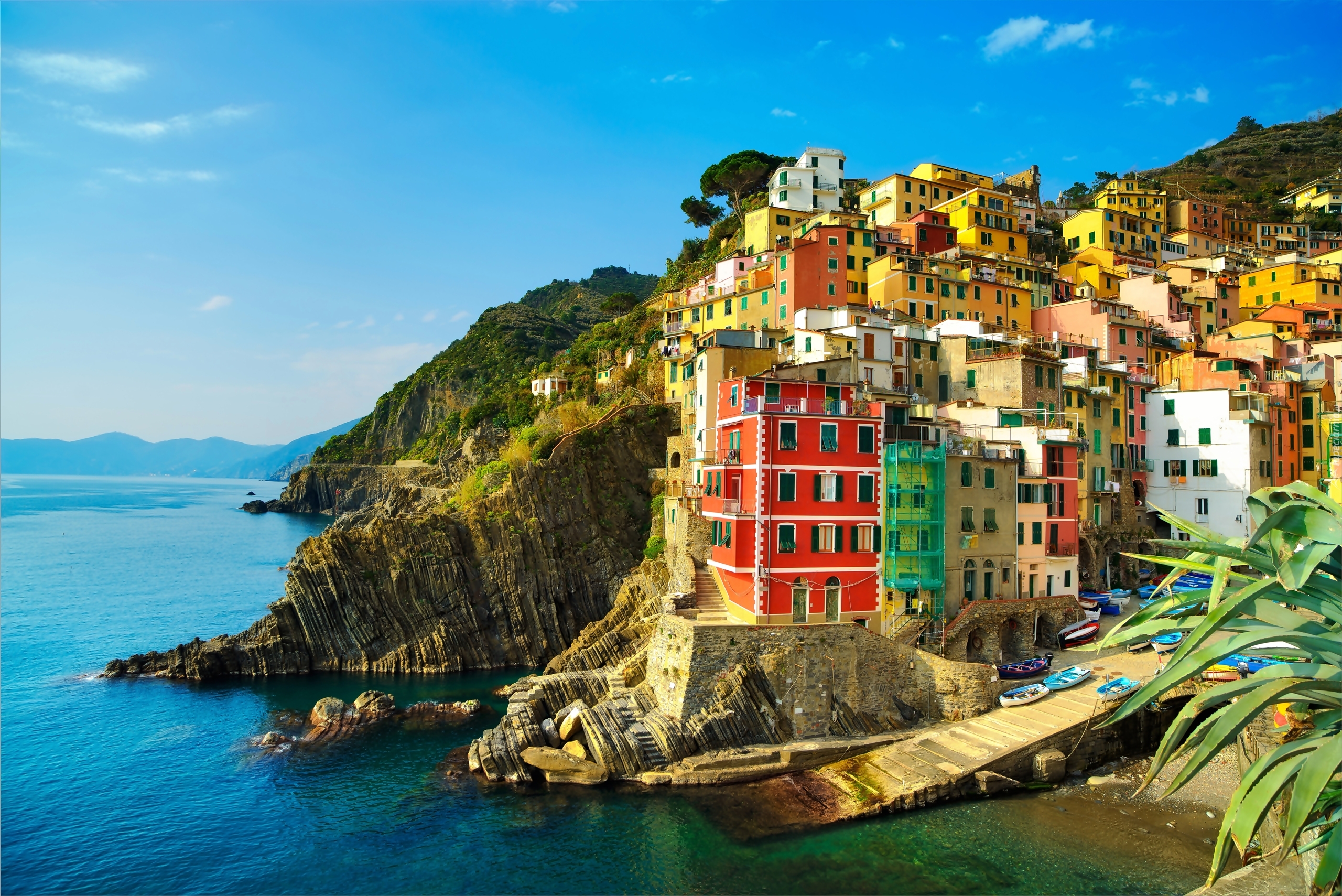 Włochy, Liguria, Riomaggiore, Domy, Skały, Morze, Wybrzeże