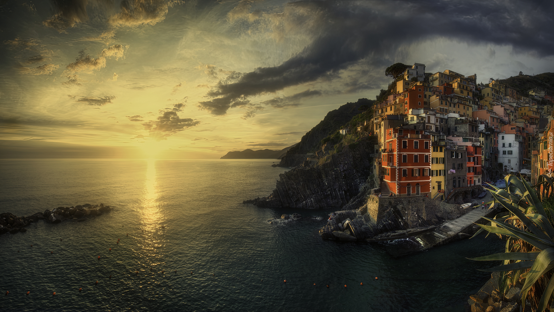 Włochy, Prowincja La Spezia, Riomaggiore, Morze Liguryjskie, Kolorowe, Domy, Zachód słońca