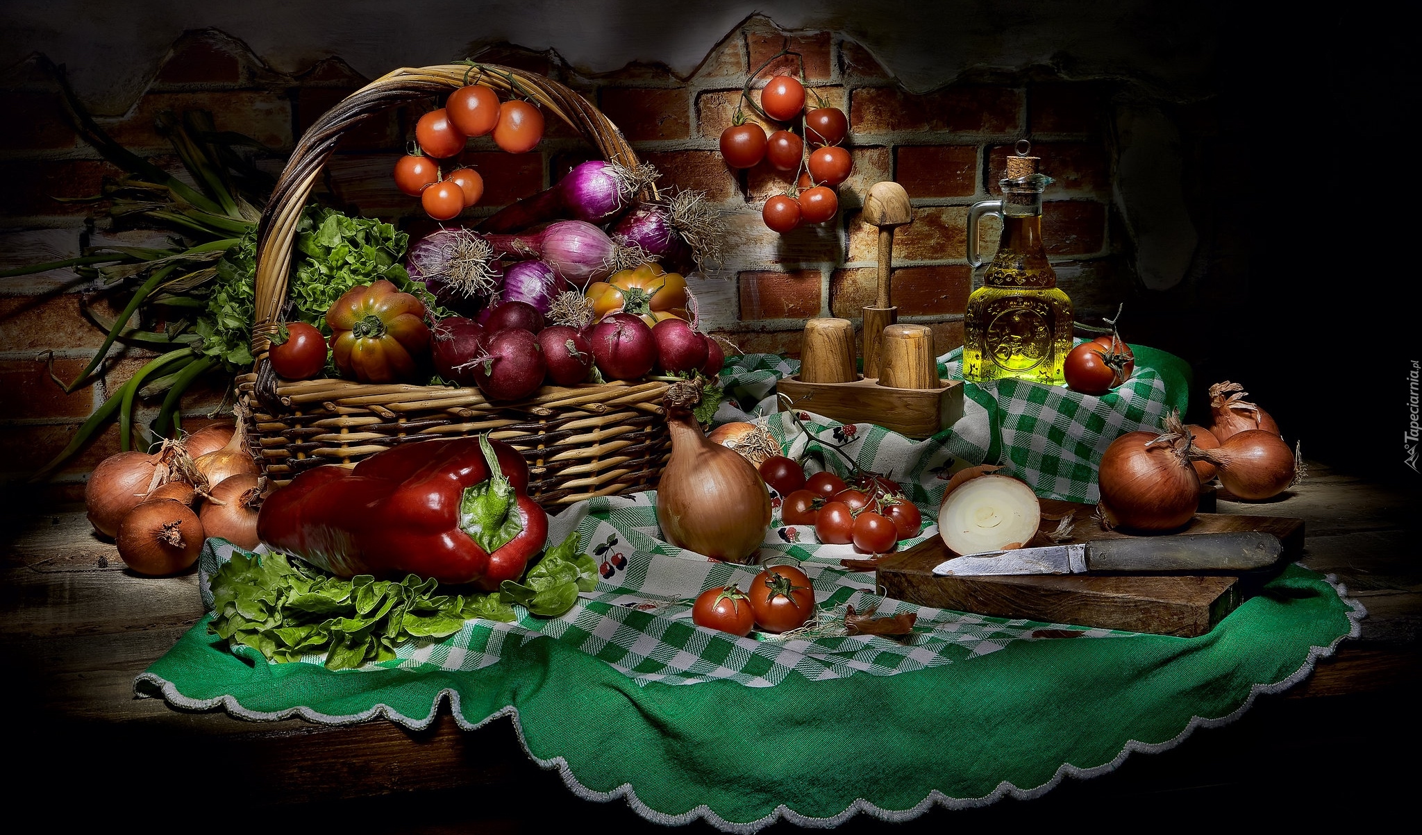 Warzywa, Papryka, Cebula, Pomidory, Buraki, Sałata, Koszyk, Nóż, Przyprawy, Sól, Pieprz, Olej, Serweta, Kompozycja