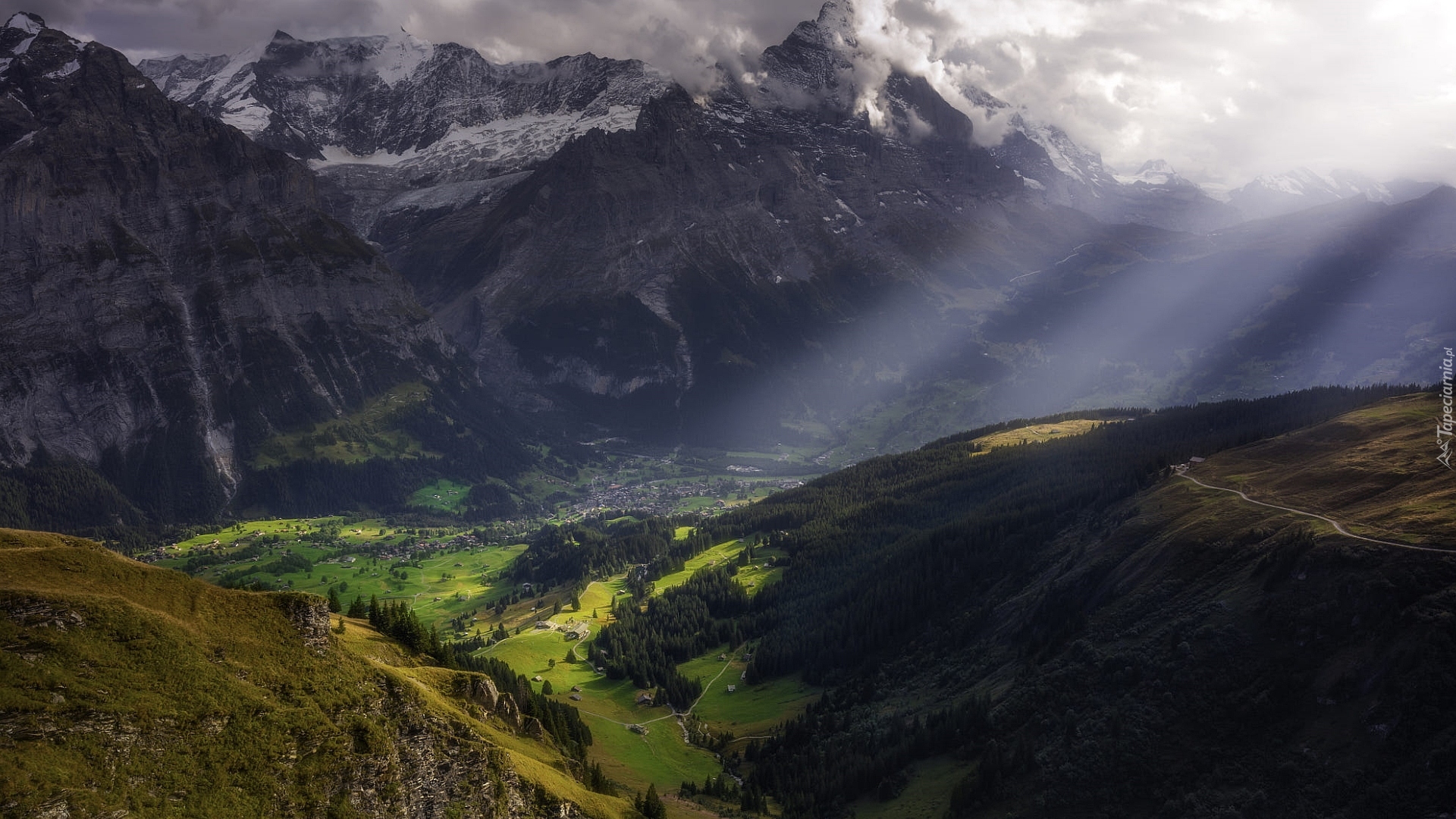 Szwajcaria, Kanton Berno, Grindelwald Valley, Wioska Grindelwald, Góry, Alpy Berneńskie, Przebijające światło