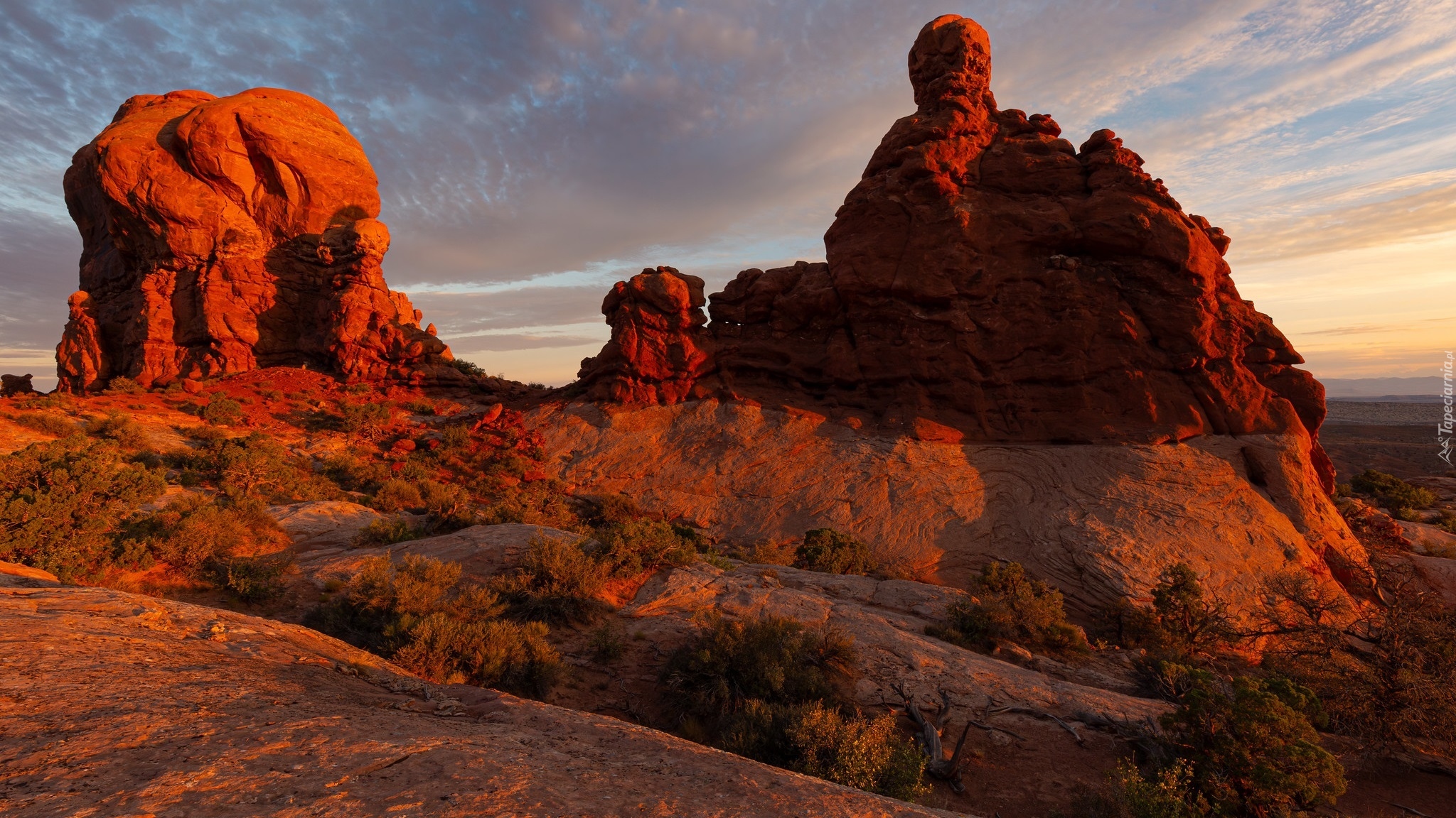 Stany Zjednoczone, Utah, Park Narodowy Arches, Niebo, Chmury, Czerwone, Skały, Formacja skalna, Balanced Rock