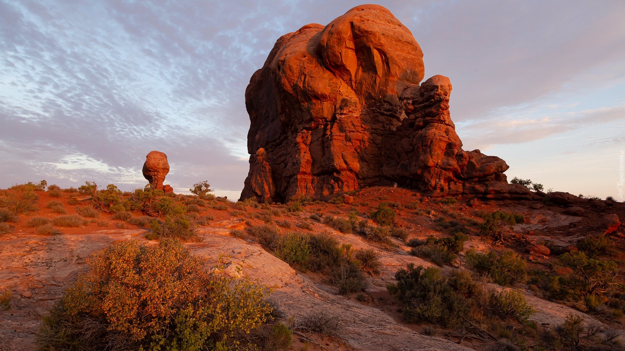 Stany Zjednoczone, Utah, Park Narodowy Arches, Niebo, Chmury, Skały, Formacja skalna, Balanced Rock