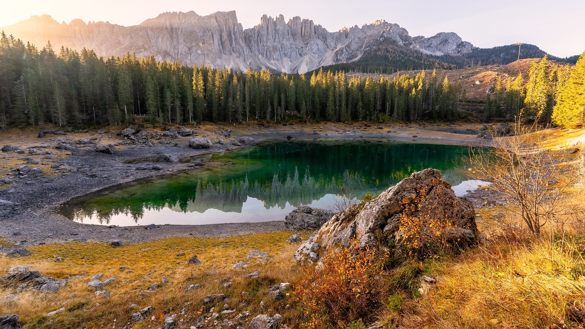 Jezioro, Lago Karersee, Carezza, Góry, Dolomity, Drzewa, Odbicie, Południowy Tyrol, Włochy