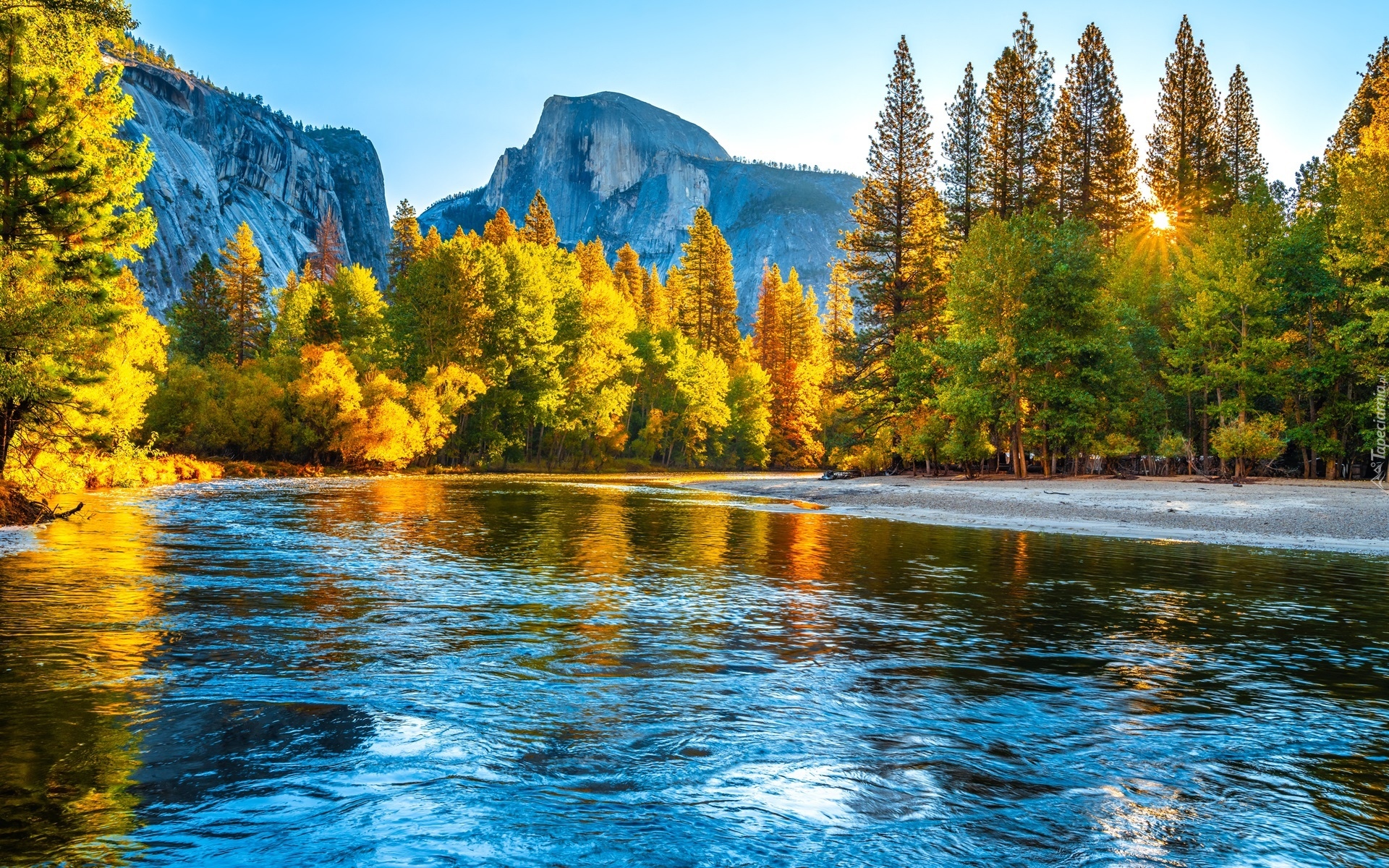 Park Narodowy Yosemite, Góry, Rzeka, Merced River, Drzewa, Las, Jesień, Promienie słońca, Kalifornia, Stany Zjednoczone