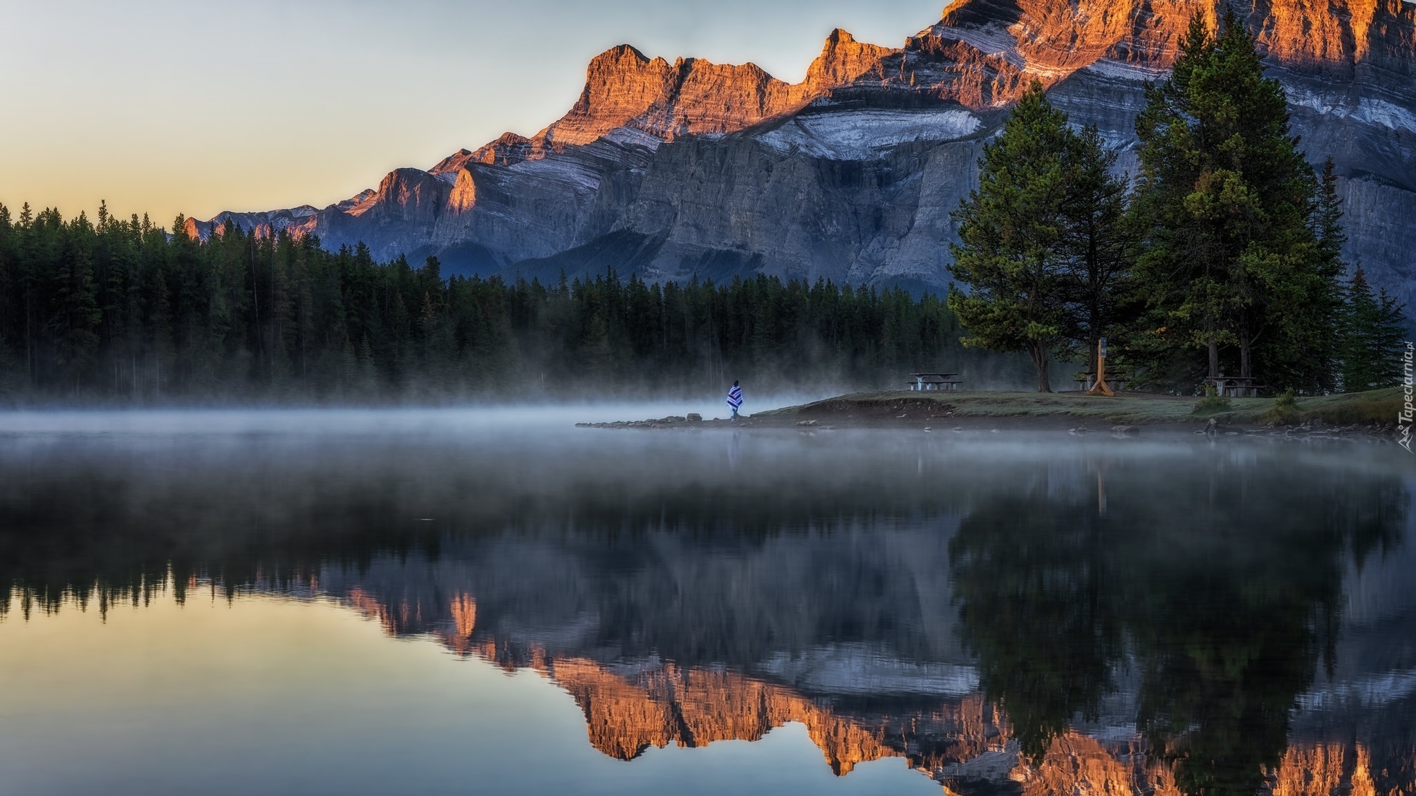 Góry, Jezioro, Two Jack Lake, Mgła, Drzewa, Odbicie, Park Narodowy Banff, Kanada