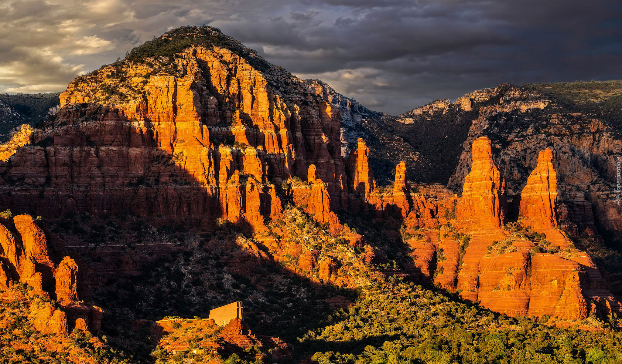 Góry, Szczyty, Skały, Chmury, Sedona, Arizona, Stany Zjednoczone