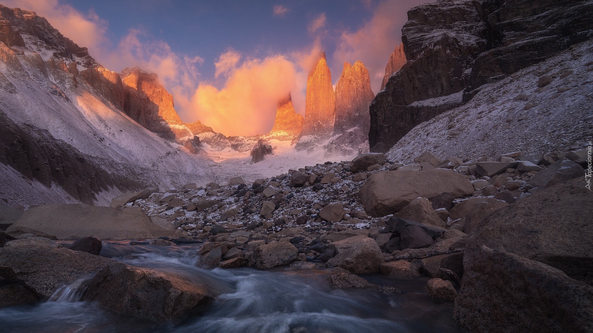 Argentyna, Patagonia, Base las Torres, Góry, Szczyty, Torres del Paine, Park Narodowy Torres del Paine, Zachód słońca, Rzeka, Skały, Kamienie