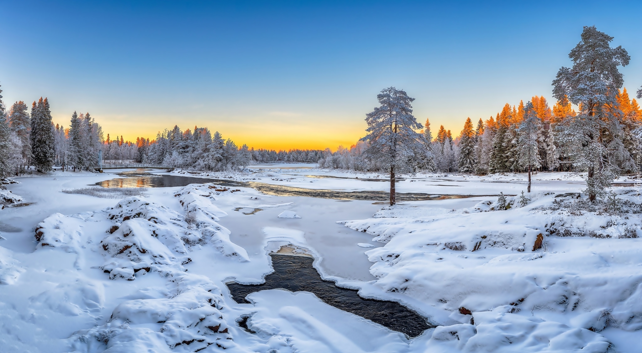 Finlandia, Prowincja Oulu, Rzeka, Wschód słońca, Zima