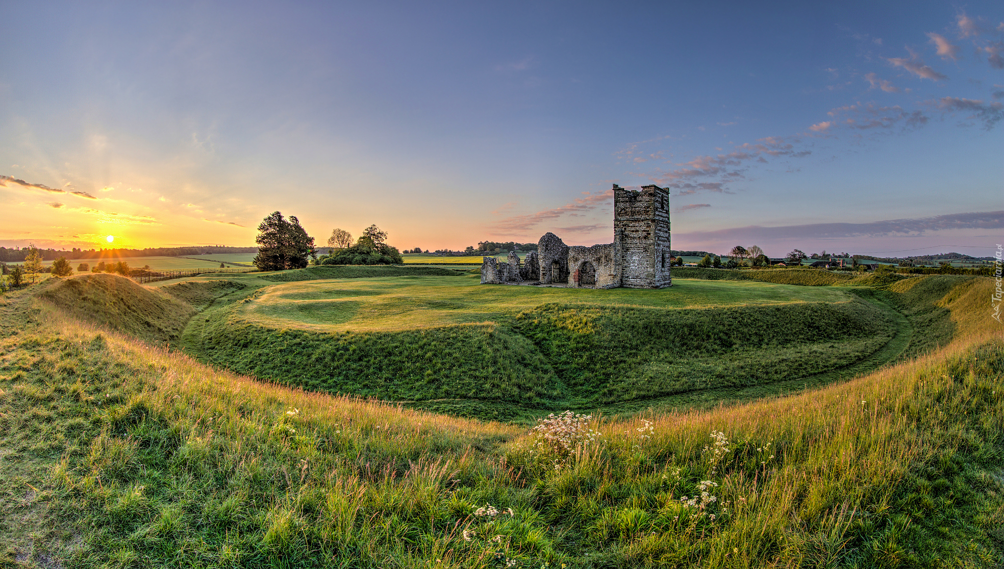 Anglia, Hrabstwo Dorset, Knowlton, Ruiny, Kościół, Zachód słońca
