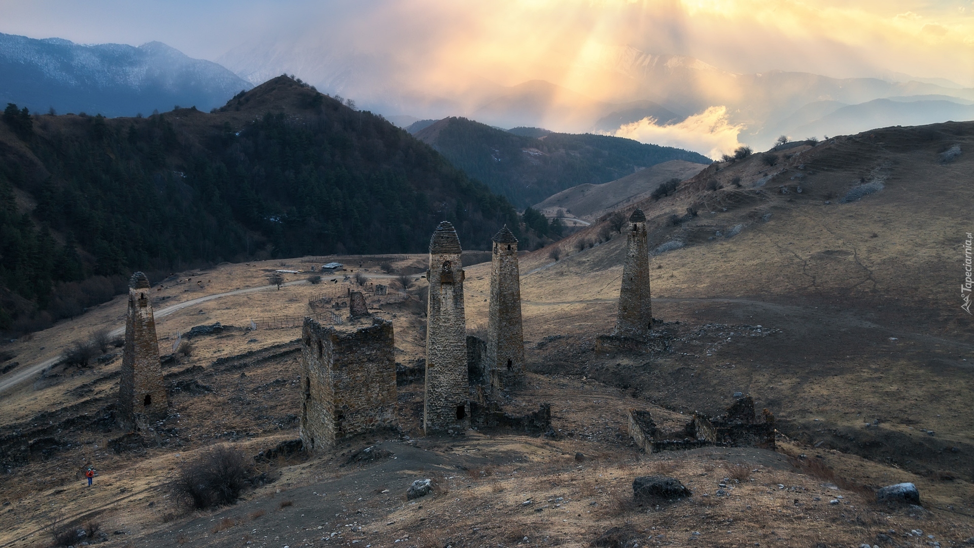 Góry, Kaukaz, Budowle, Ruiny, Wieże obronne, Erzi, Republika Inguszetii, Rosja