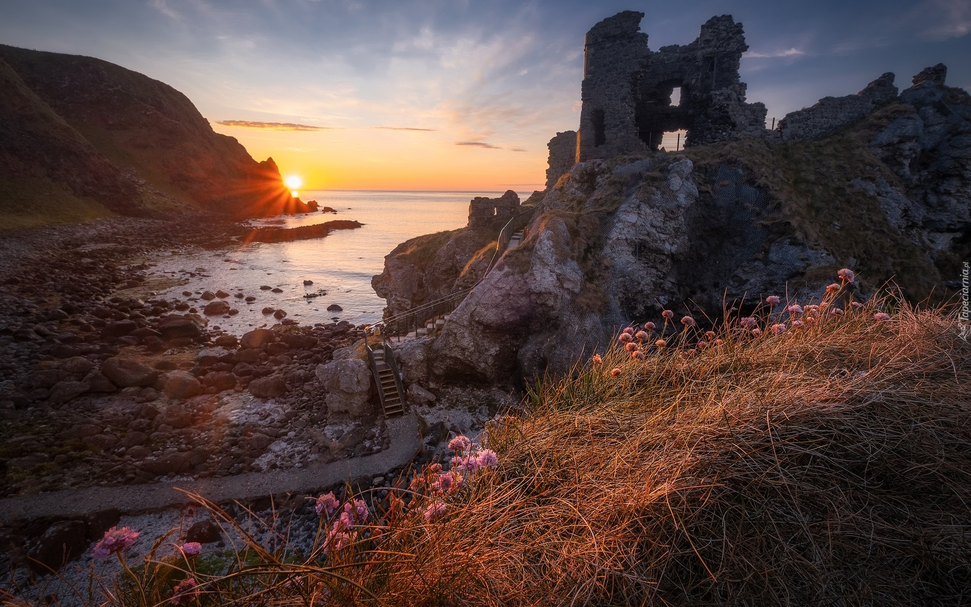 Morze, Skały, Ruiny, Zamek, Kinbane Castle, Zachód słońca, Hrabstwo Antrim, Irlandia Północna