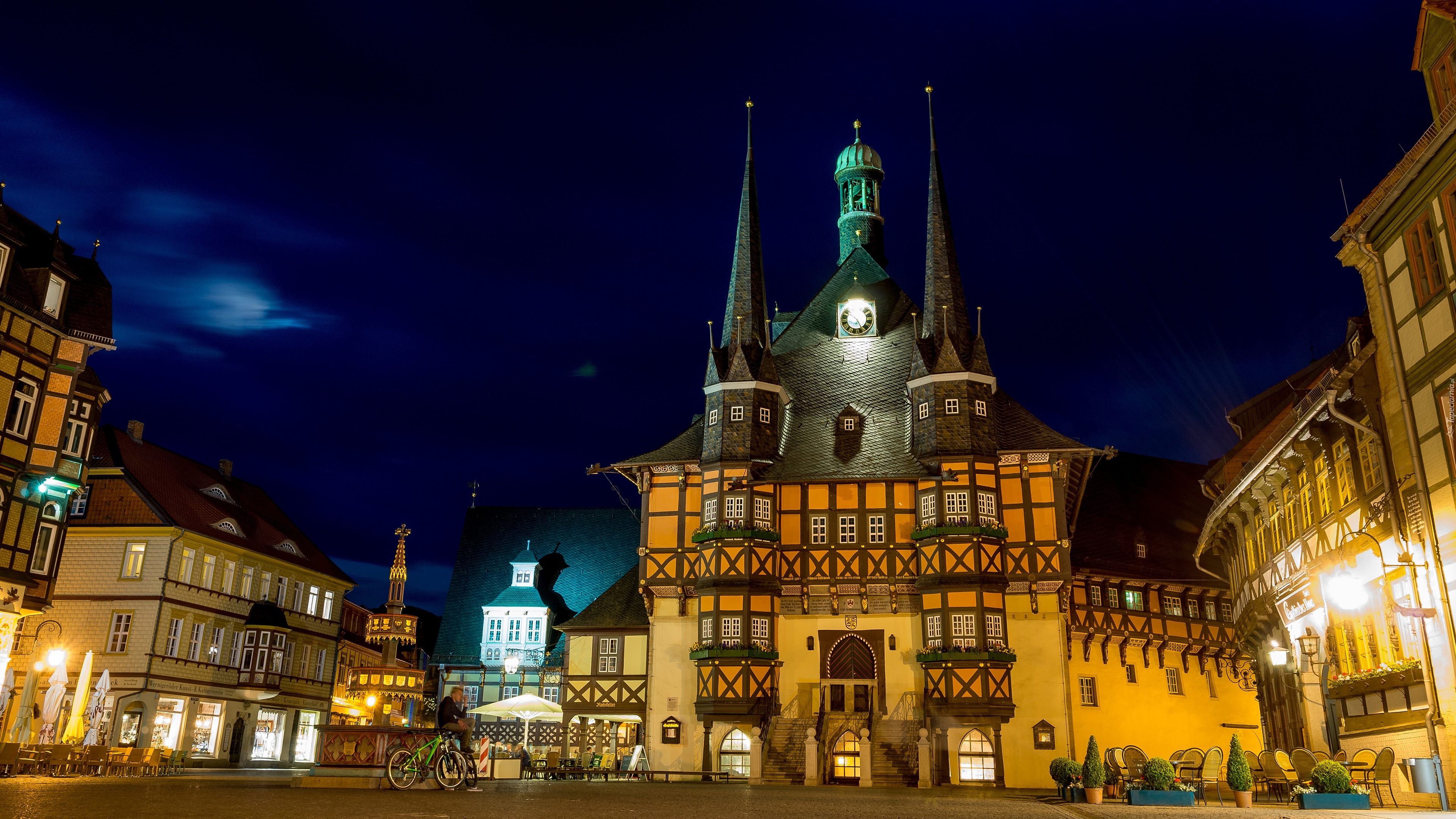 Rynek, Oświetlony, Ratusz, Domy, Noc, Wernigerode, Saksonia-Anhalt, Niemcy