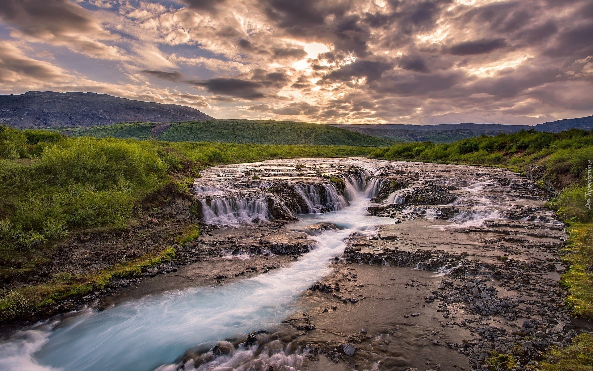 Niebo, Chmury, Wzgórza, Wodospad Bruarfoss Waterfall, Zachód słońca, Rzeka Bruara, Islandia