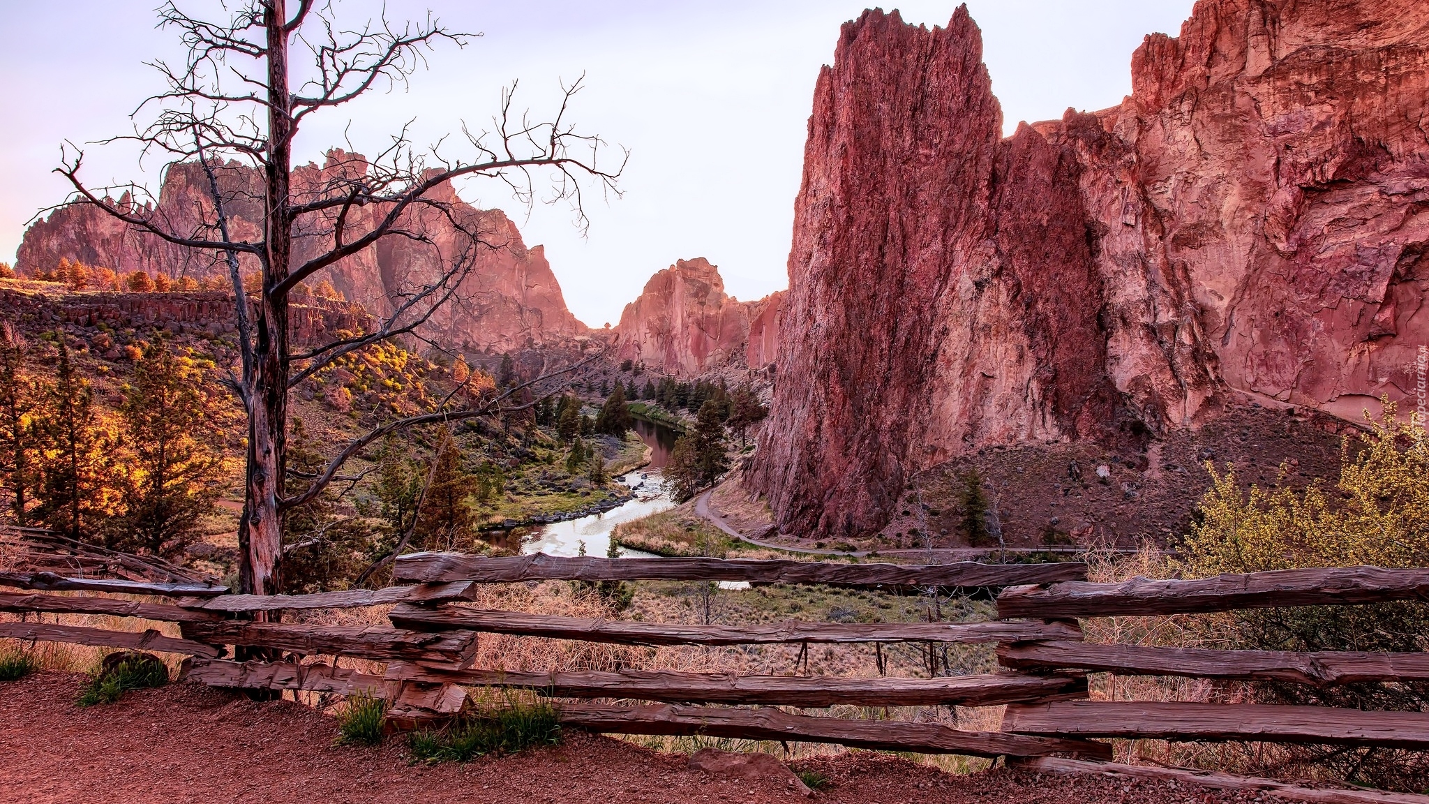 Smith Rock State Park, Skały, Rzeka Crooked River, Stan Oregon, Stany Zjednoczone, Ogrodzenie