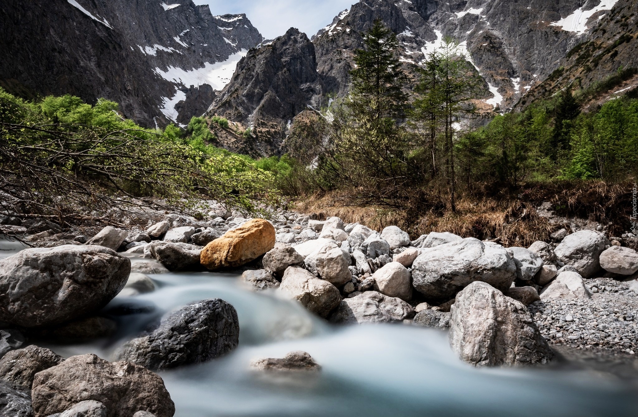 Góry, Alpy Salzburskie, Śnieg, Drzewa, Kamienie, Rzeka Eisbach, Gmina Berchtesgaden, Niemcy