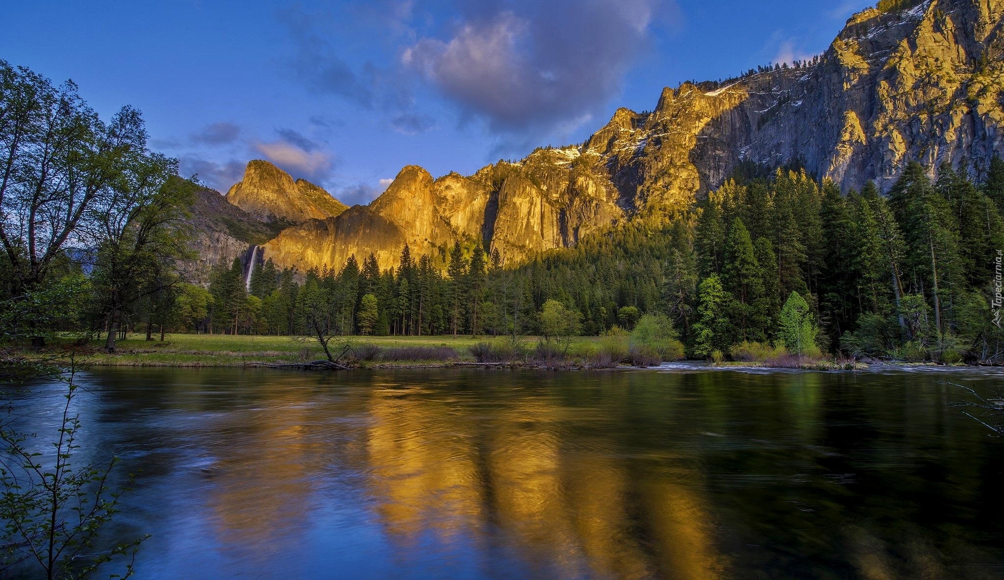 Stany Zjednoczone, Stan Kalifornia, Park Narodowy Yosemite, Rzeka Merced, Góry, Drzewa