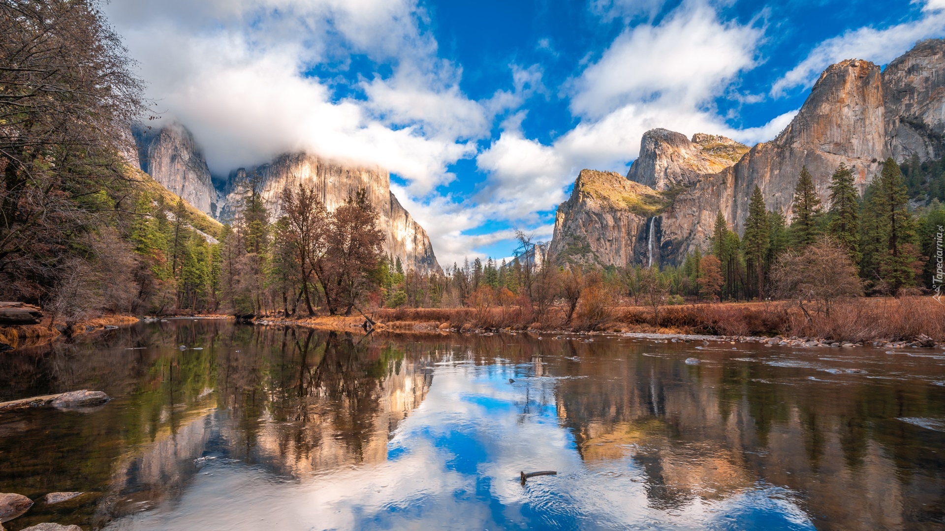 Stany Zjednoczone, Kalifornia, Park Narodowy Yosemite, Góry Sierra Nevada, Rzeka, Merced River, Drzewa, Chmury