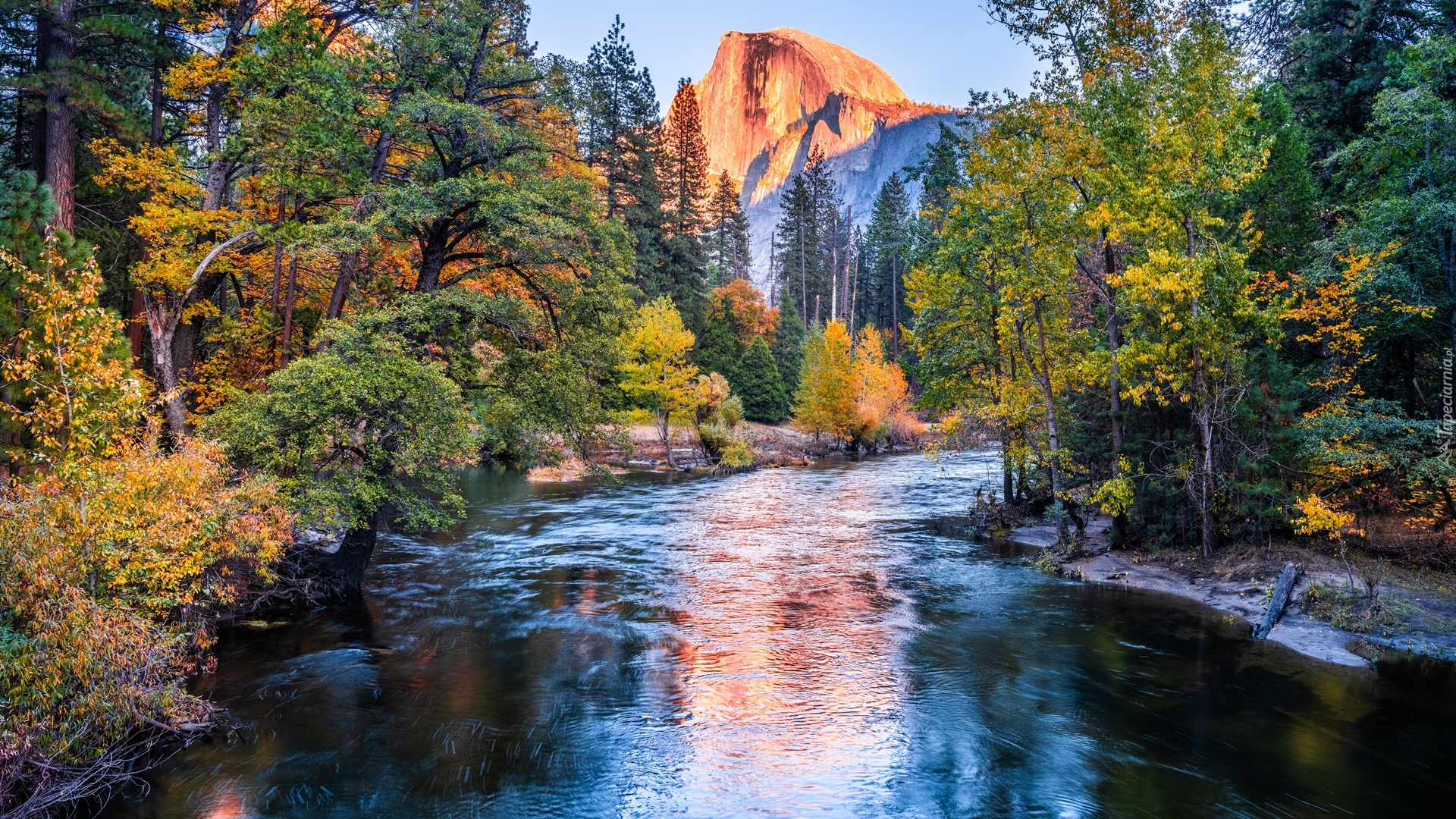 Park Narodowy Yosemite, Góry, Szczyt Half Dome, Rzeka, Merced River, Drzewa, Las, Jesień, Kalifornia, Stany Zjednoczone