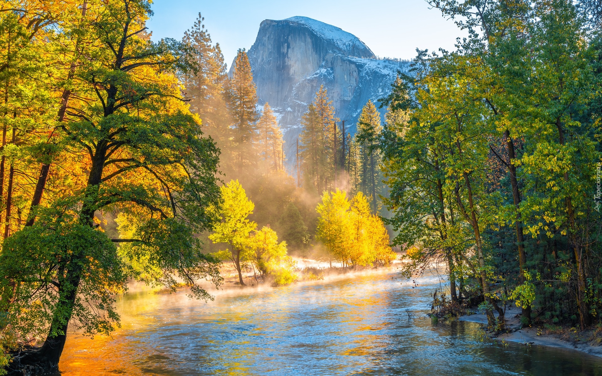 Park Narodowy Yosemite, Góry, Szczyt Half Dome, Rzeka, Merced River, Drzewa, Las, Jesień, Mgła, Kalifornia, Stany Zjednoczone