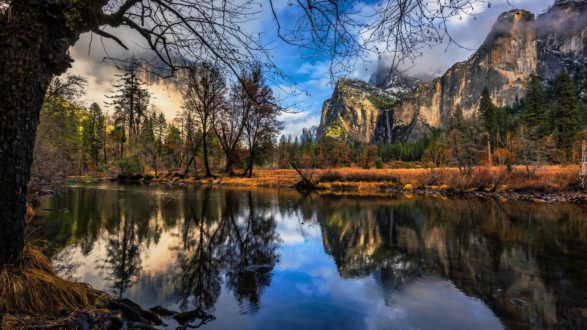 Góry, Rzeka, Merced River, Drzewa, Odbicie, Park Narodowy Yosemite, Kalifornia, Stany Zjednoczone