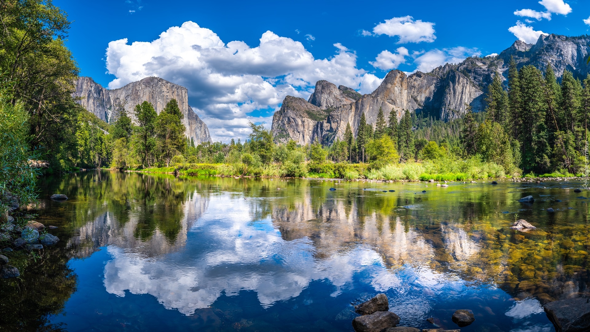 Stany Zjednoczone, Stan Kalifornia, Park Narodowy Yosemite, Rzeka Merced, Odbicie, Drzewa, Góry Sierra Nevada, Chmury