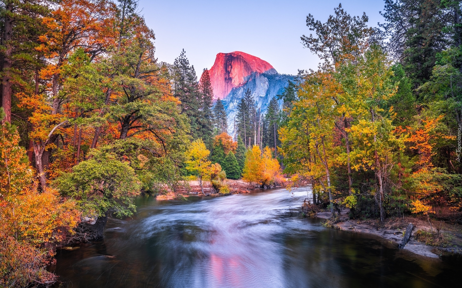 Stany Zjednoczone, Kalifornia, Park Narodowy Yosemite, Jesień, Rzeka Merced, Drzewa, Góry, Góra Half Dome