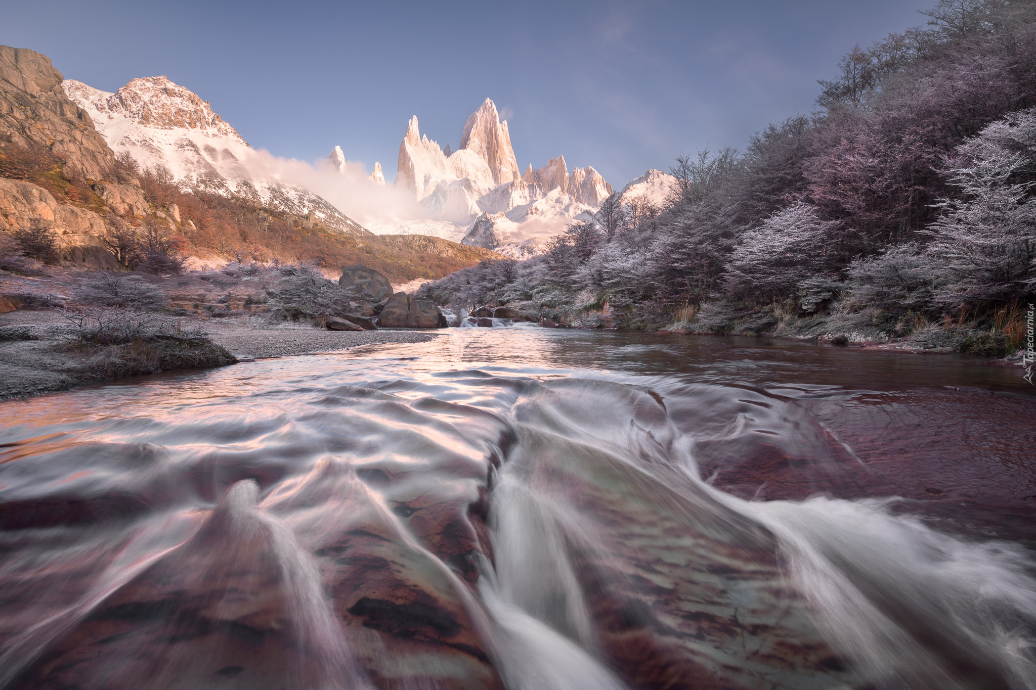 Góry, Rzeka, Skały, Drzewa, Góry Andy, Szczyt Fitz Roy, Park Narodowy Los Glaciares, Patagonia, Argentyna