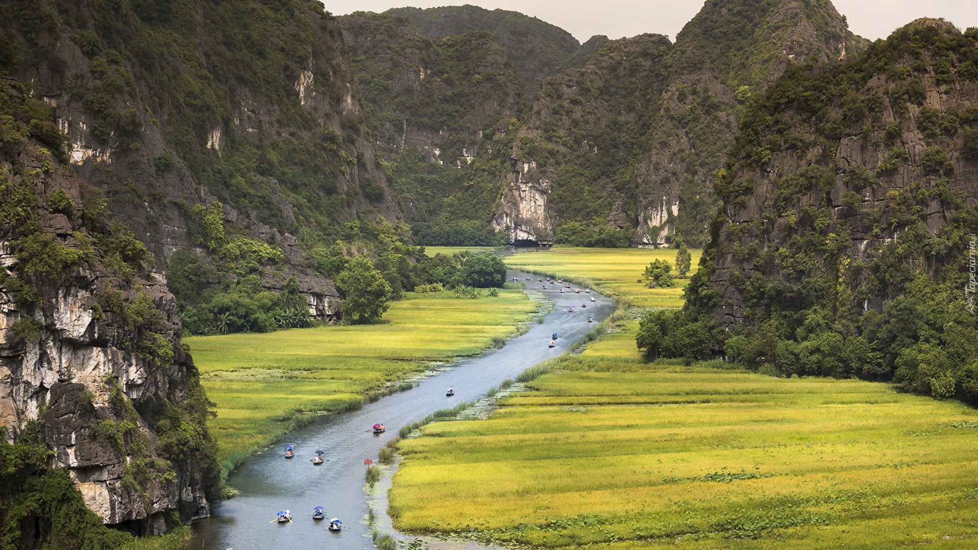 Wietnam, Prowincja Ninh Binh, Rzeka Ngo Dong, Łódki, Góry, Atrakcja turystyczna, Tam Coc Ninh Binh