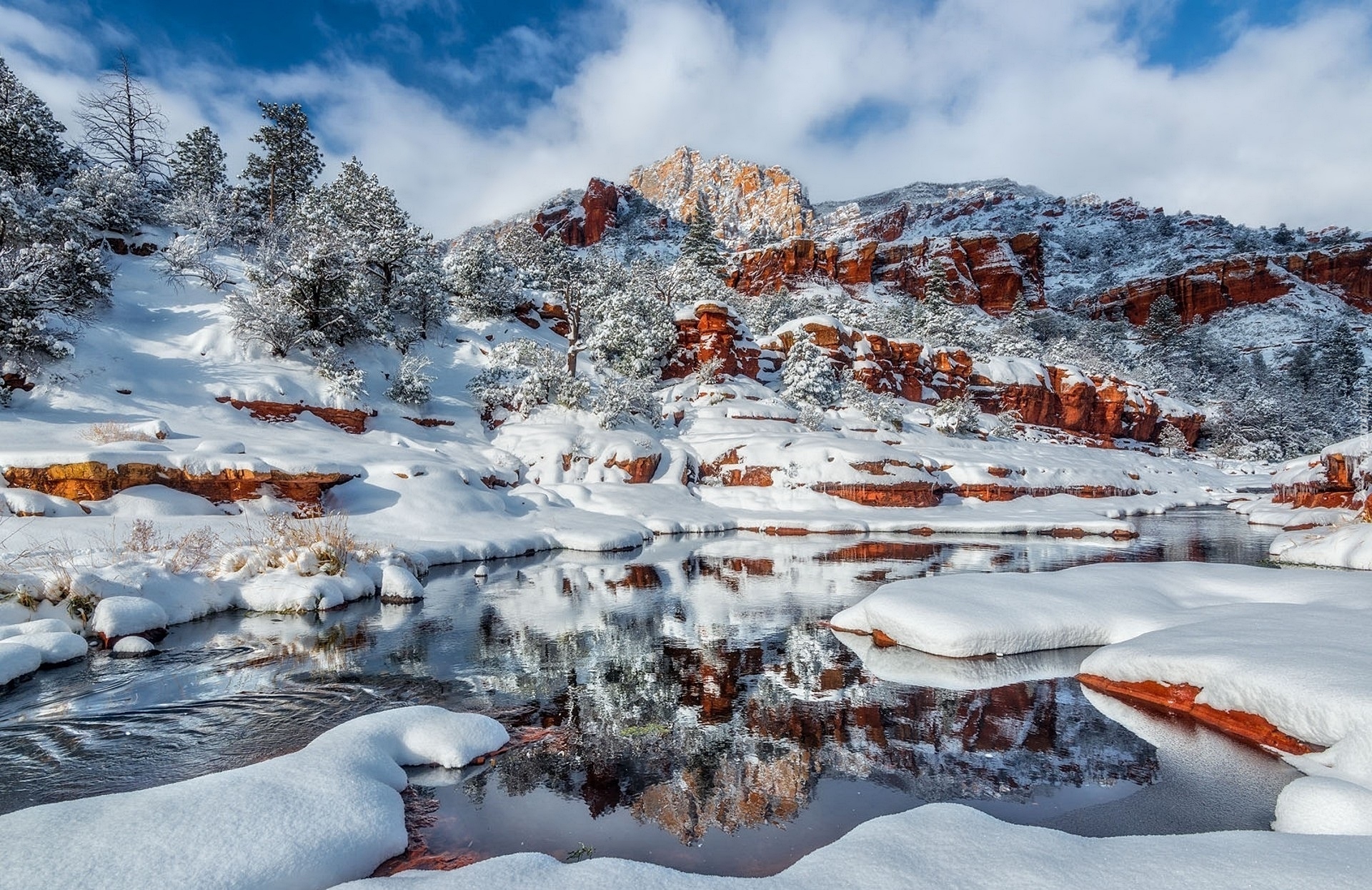 Stany Zjednoczone, Stan Arizona, Park Stanowy Slide Rock, Kanion, Wąwóz Oak Creek Canyon, Rzeka Oak Creek, Zima, Skały