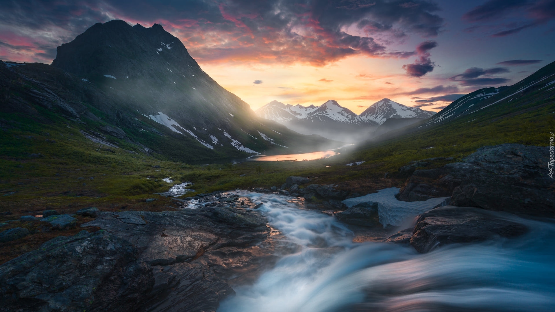 Góry, Chmury, Rzeka Rauma, Jezioro, Dolina, Romsdalen, Norwegia