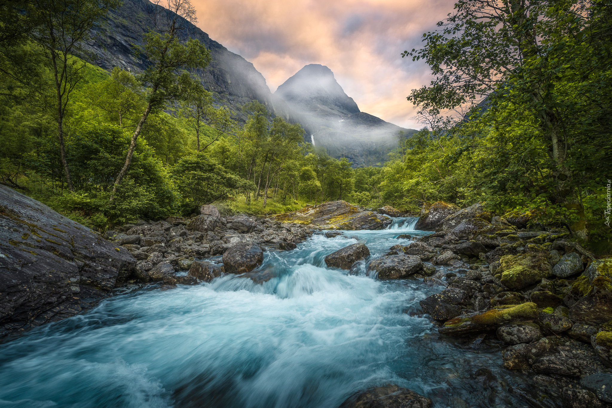  Norwegia, Dolina Romsdalen, Rzeka Rauma, Kamienie, Góry, Drzewa