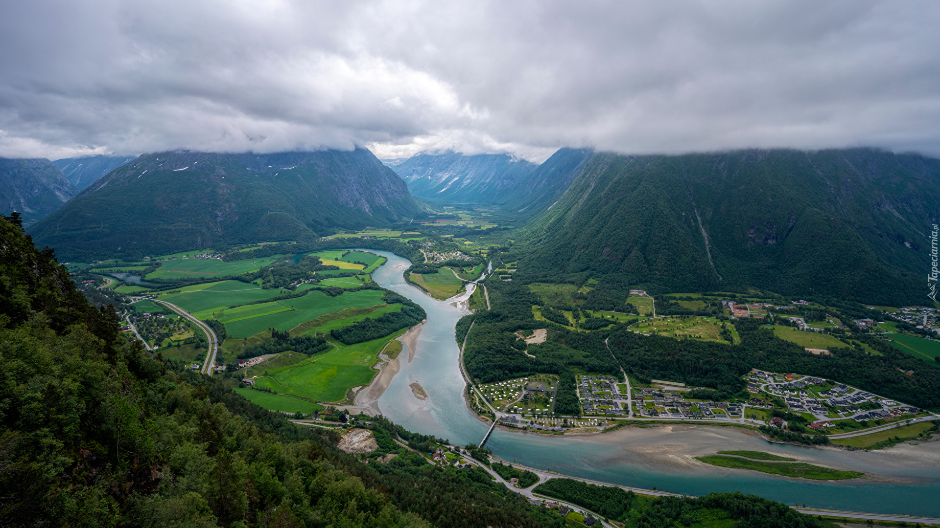 Norwegia, Region Oppland, Dolina Romsdalen, Góry Romsdalsalpane, Rzeka Rauma, Drogi, Chmury, Lasy, Drzewa