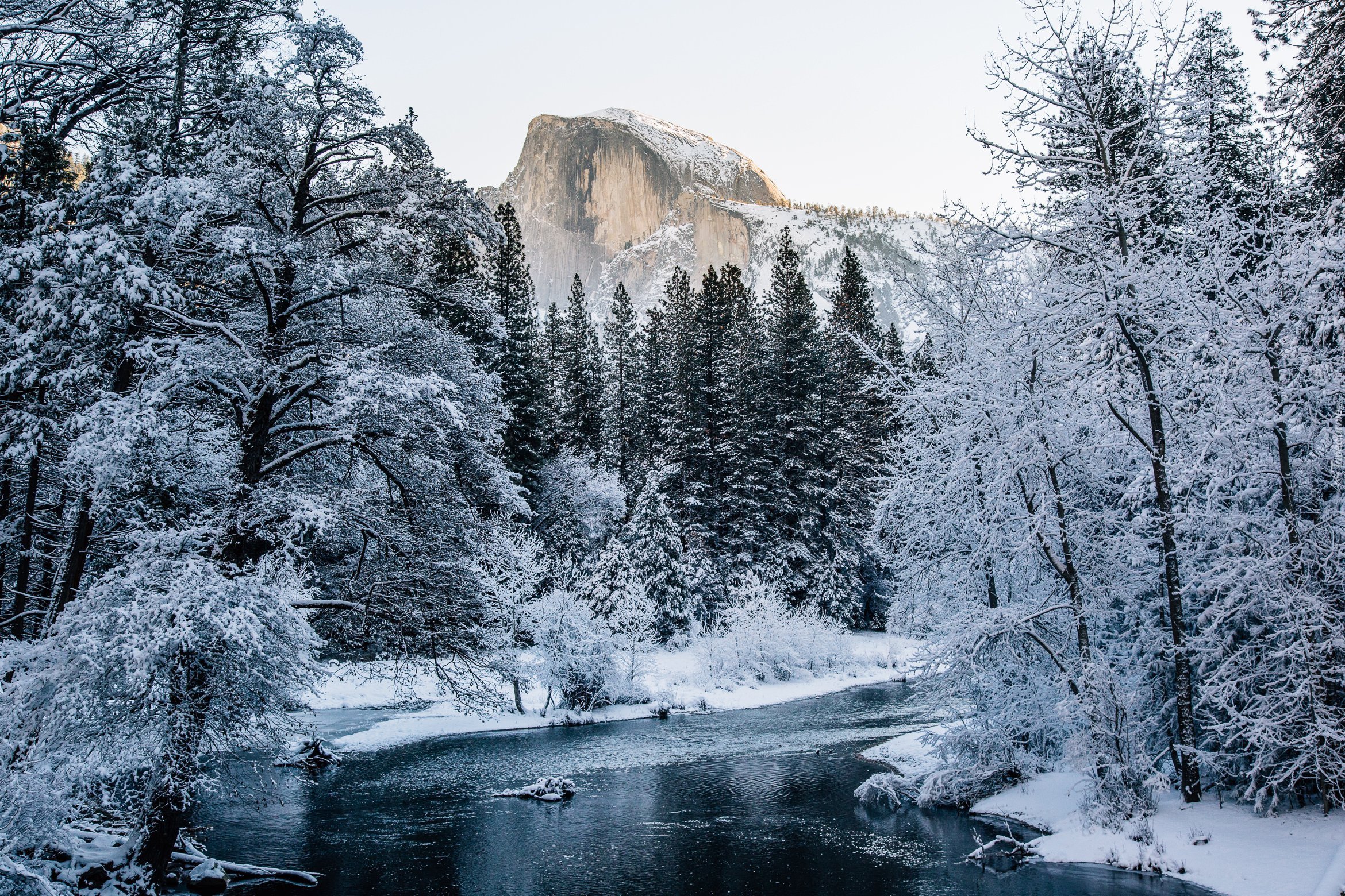 Stany Zjednoczone, Stan Kalifornia, Park Narodowy Yosemite, Zima, Las, Rzeka, Góry